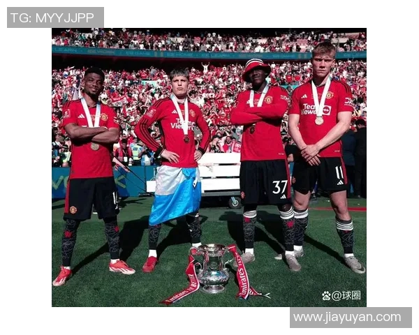 卢卡库重返赛场展现强大实力引发球迷热议与期待